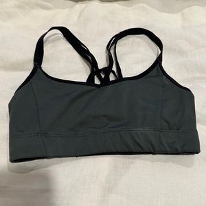 Sports bra with mesh detail at back